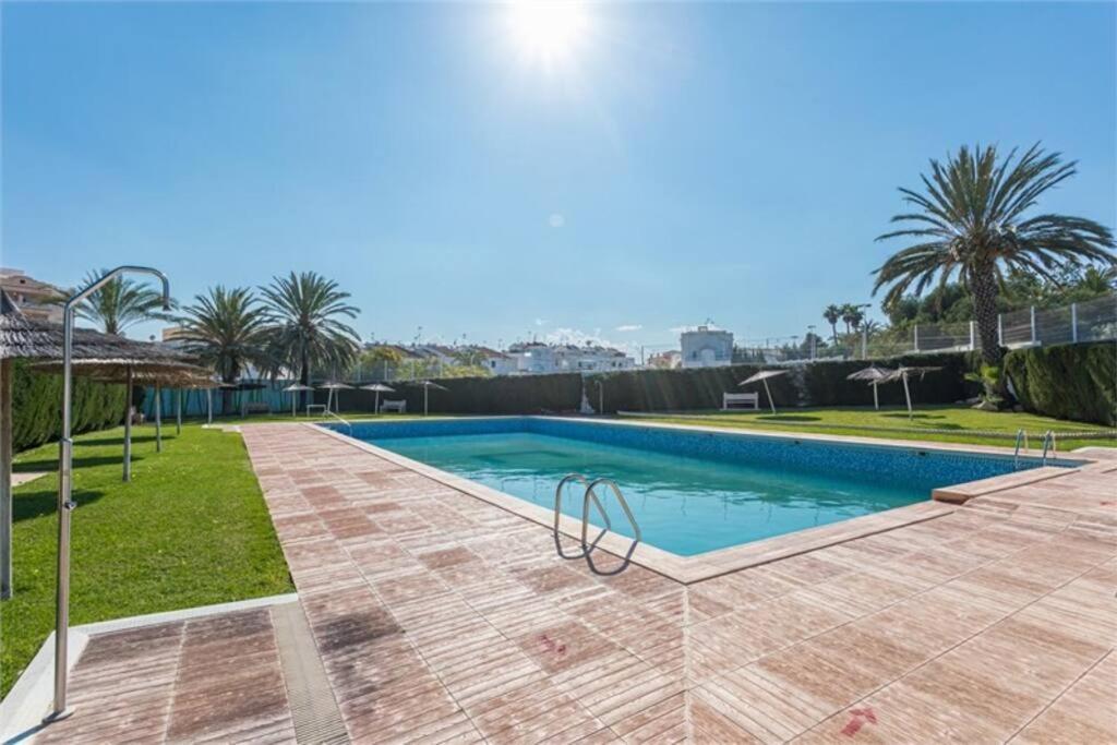 Beautiful Apartment With 2 Bedrooms Close To Beach Torrevieja Exterior photo
