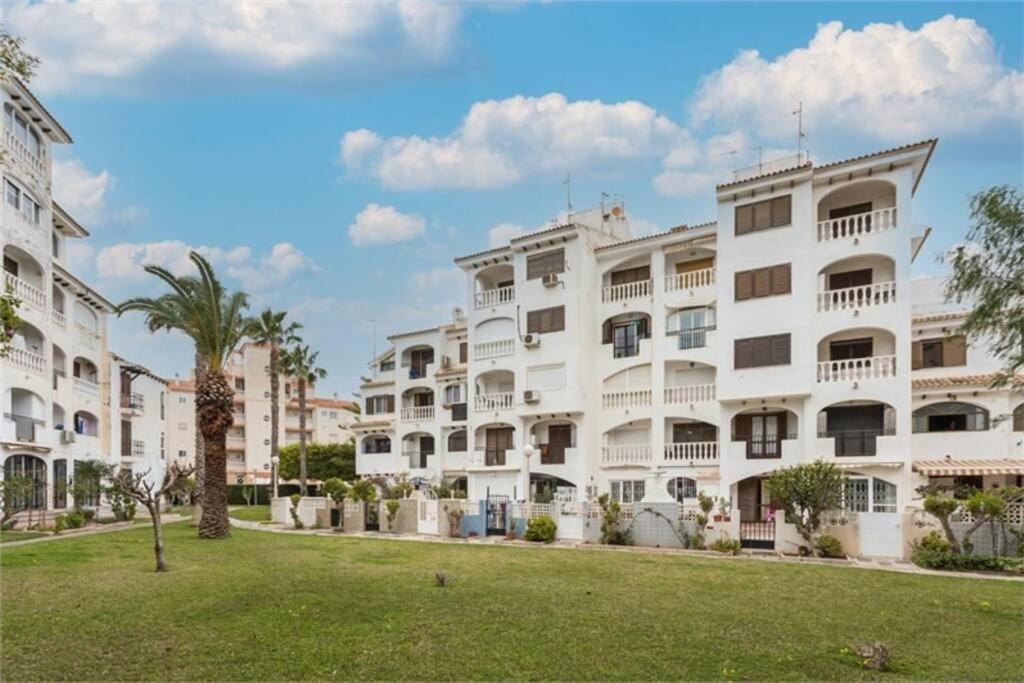 Beautiful Apartment With 2 Bedrooms Close To Beach Torrevieja Exterior photo