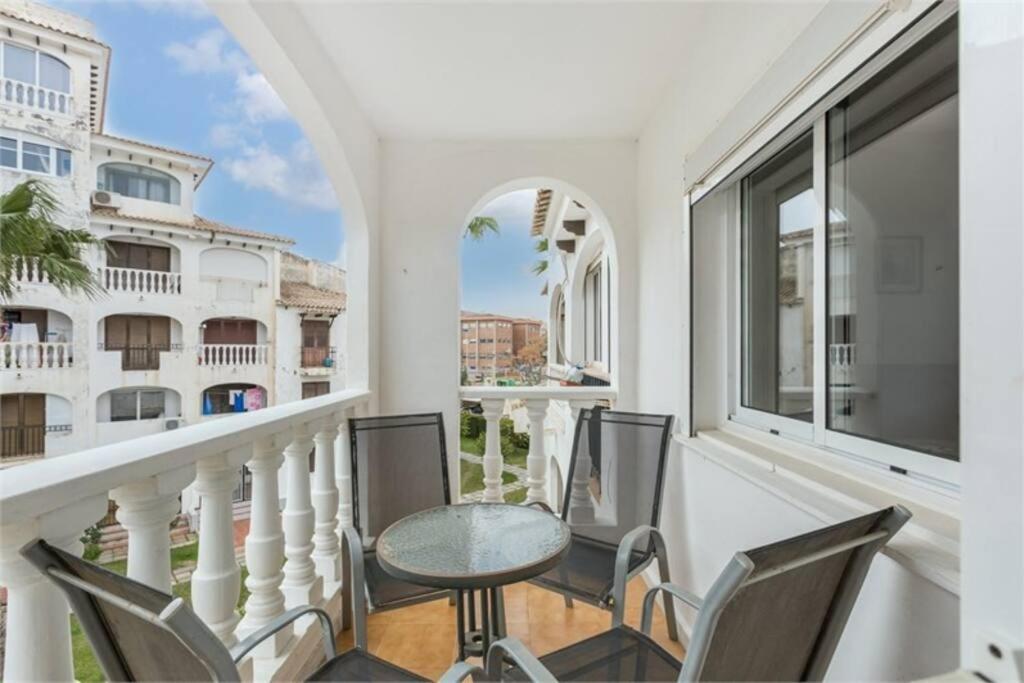 Beautiful Apartment With 2 Bedrooms Close To Beach Torrevieja Exterior photo